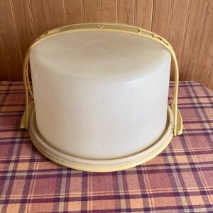 Vintage Tupperware 10” Cake Carrier with Gold Base